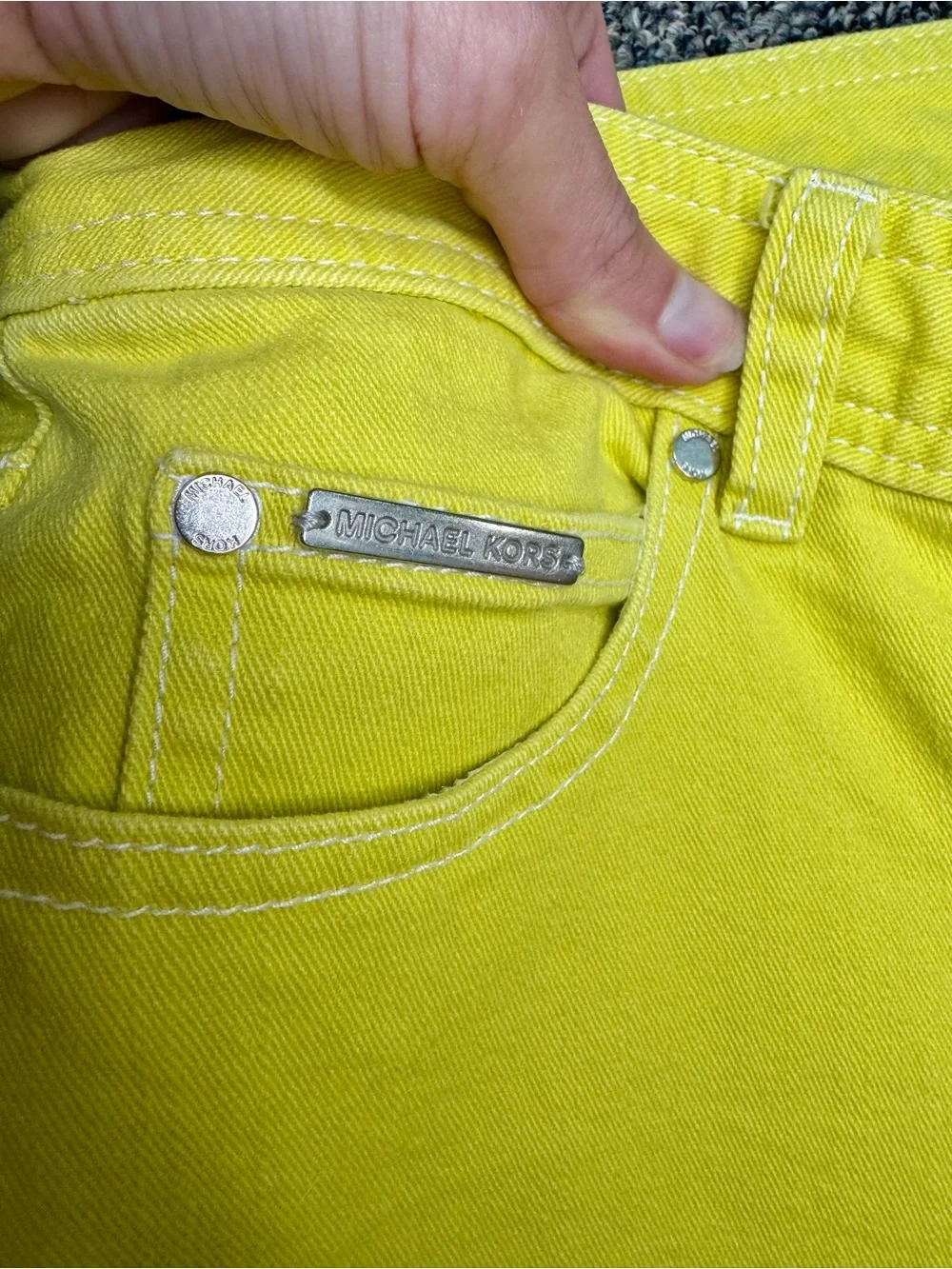 Michael Kors Women’s Bright Yellow MK Detail on Back Pocket Capri Jeans Size 6
